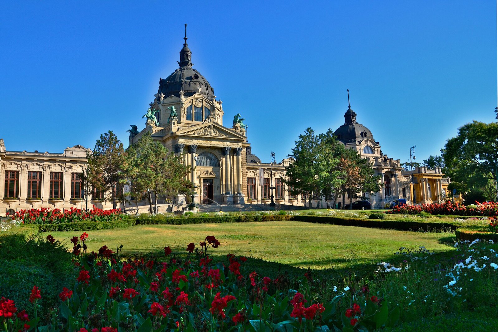 Széchenyi Baths in Budapest: Complete 2026 Guide